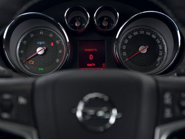 Opel Insignia OPC I، ليفتباك — لوحة العدادات
