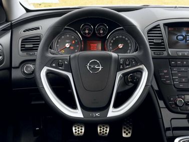Opel Insignia OPC I، واجون 5 أبواب — عجلة القيادة