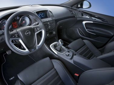 Opel Insignia OPC I، ليفتباك — منطقة السائق