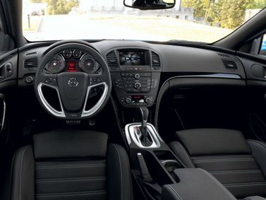 Opel Insignia OPC I، ليفتباك — لوحة القيادة