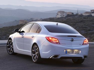 Opel Insignia OPC I، سيدان — منظر خلفي أيمن