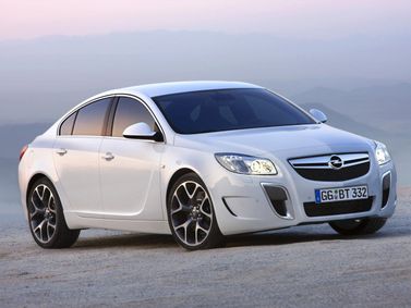 Opel Insignia OPC I، سيدان — منظر أمامي أيمن