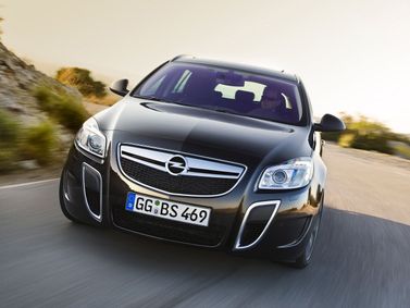 Opel Insignia OPC I، واجون 5 أبواب — منظر أمامي