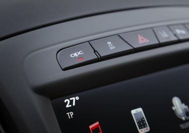 Opel Insignia OPC I تجميل الوجه، ليفتباك — الكونسول الوسطي