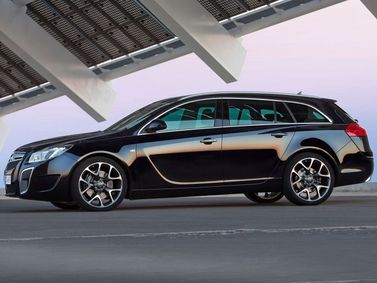 Opel Insignia OPC I، واجون 5 أبواب — منظر من الجانب الأيسر