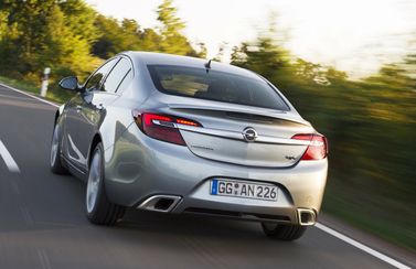 Opel Insignia OPC I تجميل الوجه، سيدان — منظر خلفي أيسر