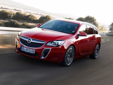 Opel Insignia OPC I تجميل الوجه، واجون 5 أبواب — منظر أمامي أيمن