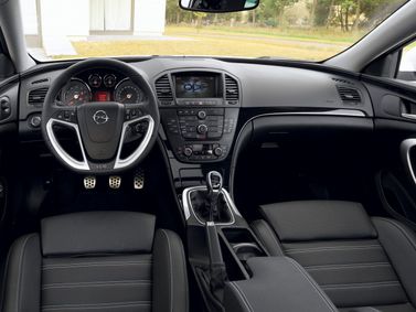 Opel Insignia OPC I، واجون 5 أبواب — لوحة القيادة