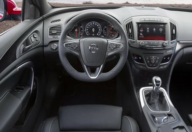 Opel Insignia OPC I تجميل الوجه، سيدان — لوحة القيادة