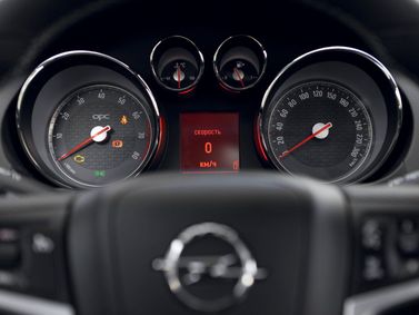 Opel Insignia OPC I، واجون 5 أبواب — لوحة العدادات