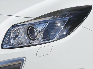 Opel Insignia OPC I، سيدان — المصباح الأمامي