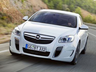 Opel Insignia OPC I، سيدان — منظر أمامي أيمن
