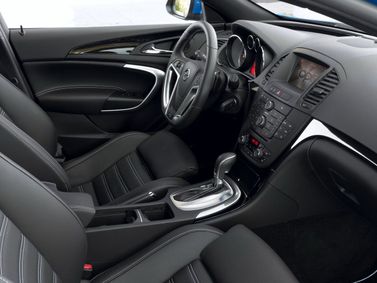 Opel Insignia OPC I، ليفتباك — منطقة السائق