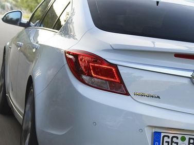 Opel Insignia OPC I، سيدان — منظر خلفي أيمن