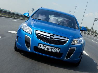 Opel Insignia OPC I، ليفتباك — منظر أمامي