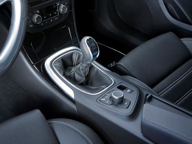Opel Insignia OPC I، سيدان — محدد ناقل الحركة