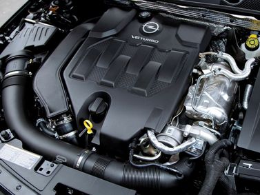 Opel Insignia OPC I، سيدان — حجرة المحرك