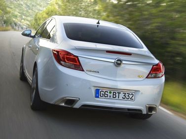 Opel Insignia OPC I، سيدان — منظر خلفي أيسر