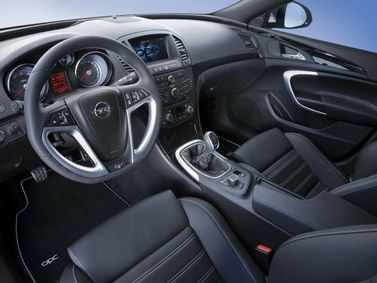 Opel Insignia OPC I، واجون 5 أبواب — منطقة السائق