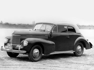 Opel Kapitan I، قابلة للتحويل — منظر أمامي أيمن