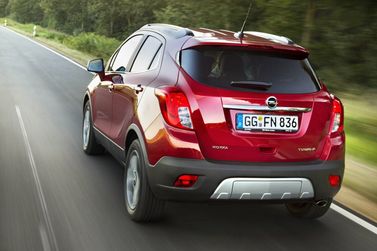 Opel Mokka I, Внедорожник 5 дв. — вид сзади слева