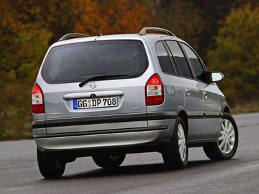 Opel Zafira A تجميل الوجه، فان مدمج — منظر خلفي أيمن