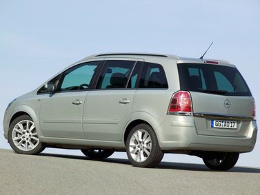 Opel Zafira B، فان مدمج — منظر خلفي أيمن