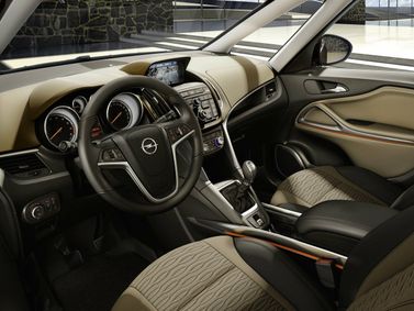 Opel Zafira C، فان مدمج — منطقة السائق