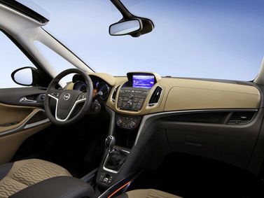 Opel Zafira C، فان مدمج — لوحة القيادة