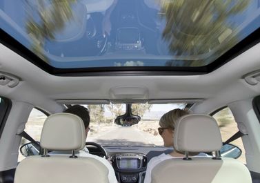 Opel Zafira C تجميل الوجه، ميني فان — منظر عام للمقصورة