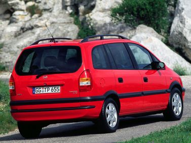 Opel Zafira A، فان مدمج — منظر خلفي أيمن