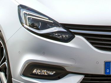 Opel Zafira C تجميل الوجه، ميني فان — المصباح الأمامي