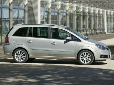 Opel Zafira B، فان مدمج — منظر من الجانب الأيمن