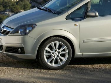 Opel Zafira B، فان مدمج — منظر أمامي أيسر