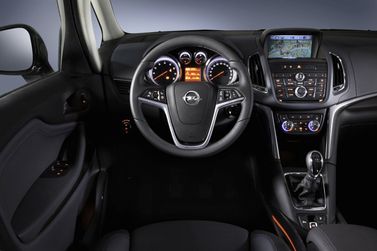 Opel Zafira C، فان مدمج — منطقة السائق