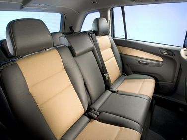 Opel Zafira B تجميل الوجه، فان مدمج — المقاعد الخلفية