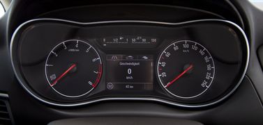 Opel Zafira C تجميل الوجه، ميني فان — لوحة العدادات