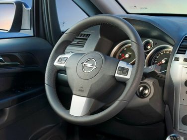 Opel Zafira B تجميل الوجه، فان مدمج — عجلة القيادة