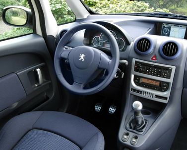 Peugeot 1007, Хэтчбек 3 дв. — место водителя