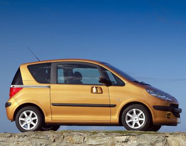 Peugeot 1007, Хэтчбек 3 дв. — вид справа