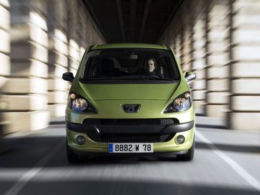 Peugeot 1007, Хэтчбек 3 дв. — вид спереди