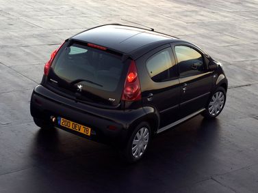 Peugeot 107 I, Хэтчбек 5 дв. — вид сзади справа