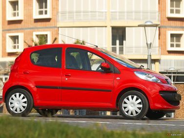 Peugeot 107 I, Хэтчбек 5 дв. — вид спереди справа