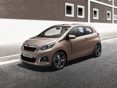 Peugeot 108, Хэтчбек 3 дв. — вид спереди справа