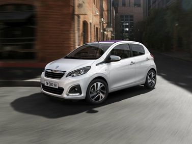 Peugeot 108, Хэтчбек 5 дв. — вид спереди справа