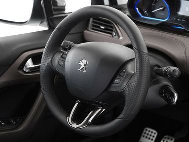 Peugeot 2008 I, Универсал 5 дв. — рулевое колесо