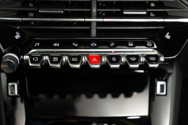Peugeot 2008 II, Внедорожник 5 дв. — центральная консоль