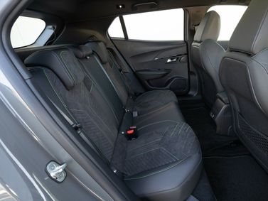 Peugeot 2008 II Рестайлинг, Внедорожник 5 дв. — задние сиденья
