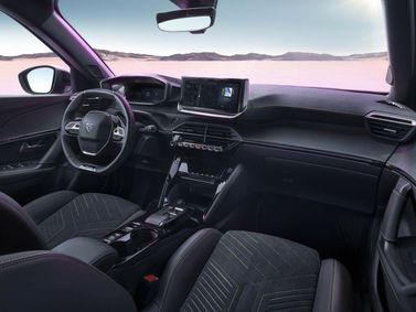 Peugeot 2008 II Рестайлинг, Внедорожник 5 дв. — место водителя
