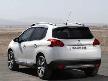 Peugeot 2008 I, Универсал 5 дв. — вид сзади слева